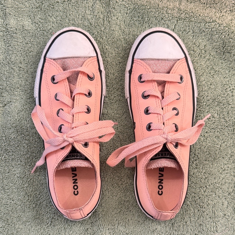 Adorable Kids Girls Pink Converse Sneakers with Sparkle Top. Sz 1